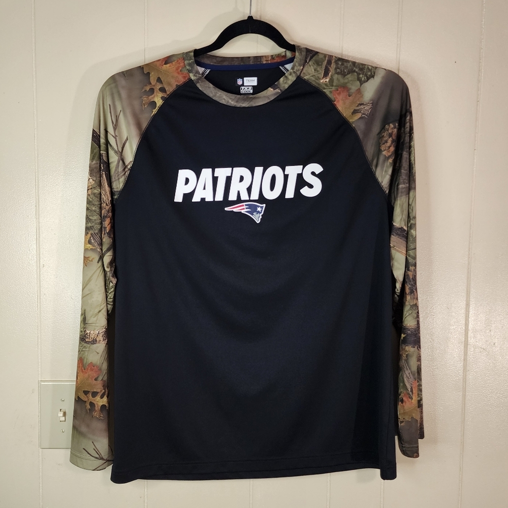 Official NFL New England Patriots Team Shirt  (Mens Size XL)  Long Sleeve shirt.